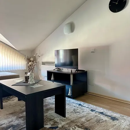 Alpine Home2host * バンスコ