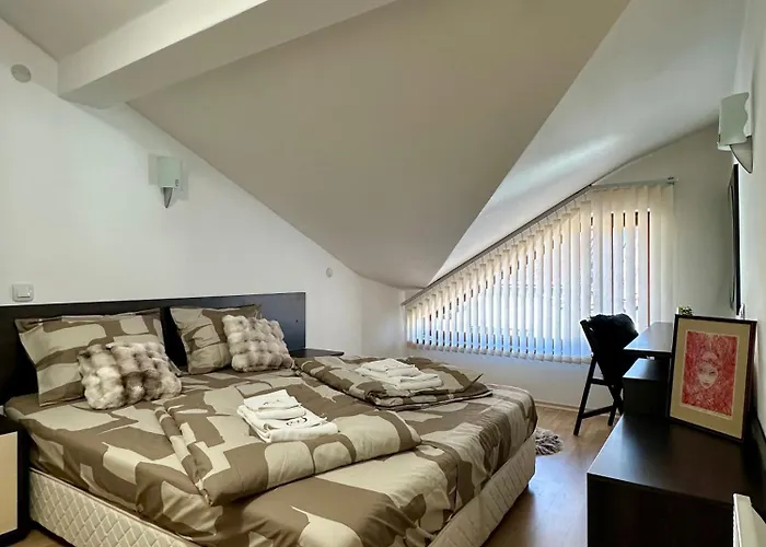 Alpine Home2host * בנסקו