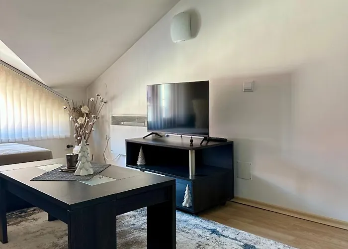 Alpine Home2host * בנסקו